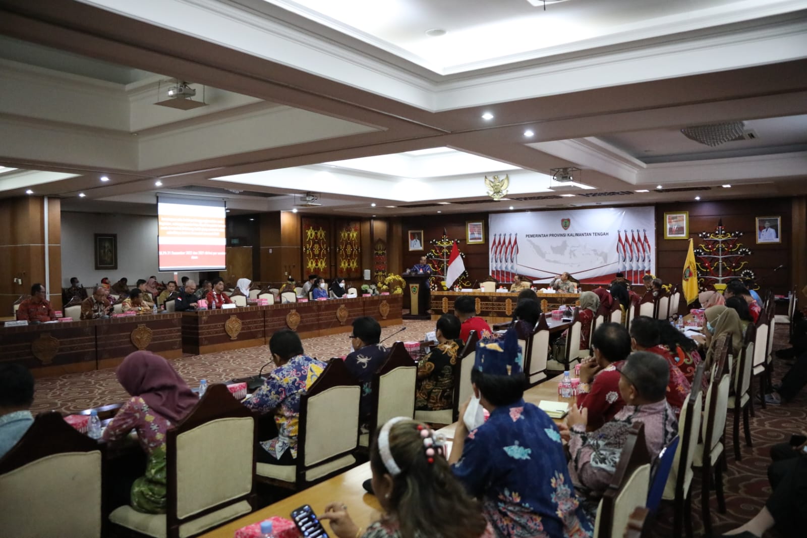 HADIRI : Sekretaris Daerah Provinsi Kalimantan Tengah (Kalteng), Nuryakin menghadiri Entry Meeting Pemeriksaan Badan Pemeriksaan Keuangan Republik Indonesia (BPK RI) atas Laporan Keuangan Pemerintahan Daerah (LKPD)  Pemprov Kalteng Tahun Anggaran (TA) 2022, di Aula Eka Hapakat, Kantor Gubernur Kalteng, Kamis (16/3/2023). (FOTO:ARD)