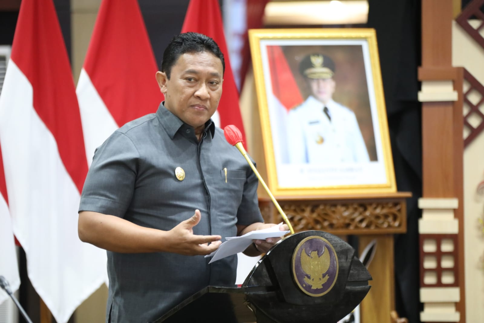 RAPAT : Wagub Kalteng, H. Edy Pratowo saat mengikuti Rapat Koordinasi Program Pencegahan Korupsi Monitoring dan Evaluasi MCP Tematik Pendapatan, Perizinan, Pengadaan Barang Jasa dan Aset, di Aula Jayang Tingang Kantor Gubernur Kalteng, Selasa (9/5/2023). (foto:ist)