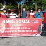 BAKSOS: Kadisperkimtan Kalteng, Erlin Hardi beserta jajaran ketika melaksanakan baksos di area pasar Kahayan, Jumat (12/5/2023). (foto:ist)