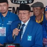 Ketua DPW PAN Kalteng, Achmad Diran (tengah) (FOTO : NOPRI)