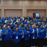 Ketua Umum PAN, Zulkifli Hasan saat foto bersama para kader (FOTO : IST)