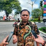 DITEMUI: Jaksa KPK RI, Zaenurofiq saat ditemui usai melimpahkan berkas perkara Ben Brahim S Bahat dan Ary Eghani, di Pengadilan Tipikor Palangka Raya, Kamis (10/8/2023). (foto:ard)