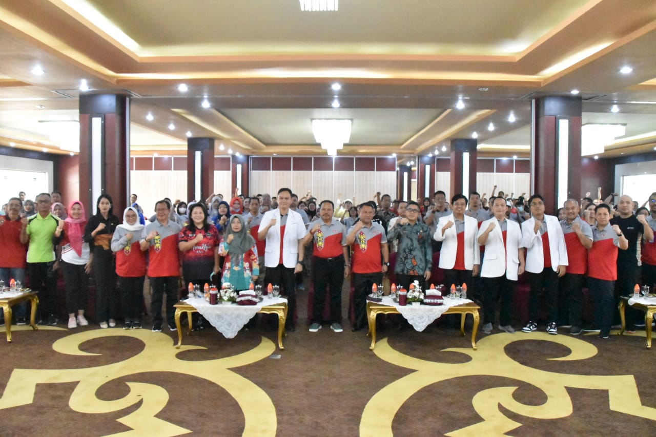 EDUKASI: Sekda Kalteng,Nuryakin ketika membuka secara resmi edukasi terkait faktor penyebab jantung, Jumat (22/9/2023).(foto:ard)