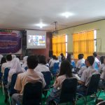 Kegiatan sosialisasi pemilihan umum 2024 bagi pemilih pemula di Aula SMAN 2 Palangka Raya. (Foto : Humas Universitas Palangka Raya)