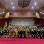 Foto bersama setelah acara pelantikan dan pengambilan sumpah terhadap 38 orang dokter baru angkatan XXVI di Aula Rahan, Gedung Rektorat Universitas Palangka Raya (Foto : Humas Universitas Palangka Raya)