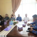 HADIRI : Kepala Diskominfosantik Kalteng, Agus Siswadi menghadiri Presentasi/ Demo Program/ Aplikasi Sistem Informasi Ketahanan Ekonomi, Kerawanan Sosial dan Sistem Informasi Hitung Pemilu-Pilkada 2024, bertempat di Ruang Virtual Conference (Vicon) Badan Kesbangpol Kalteng, Jumat (17/11/2023).  (foto:mmc)