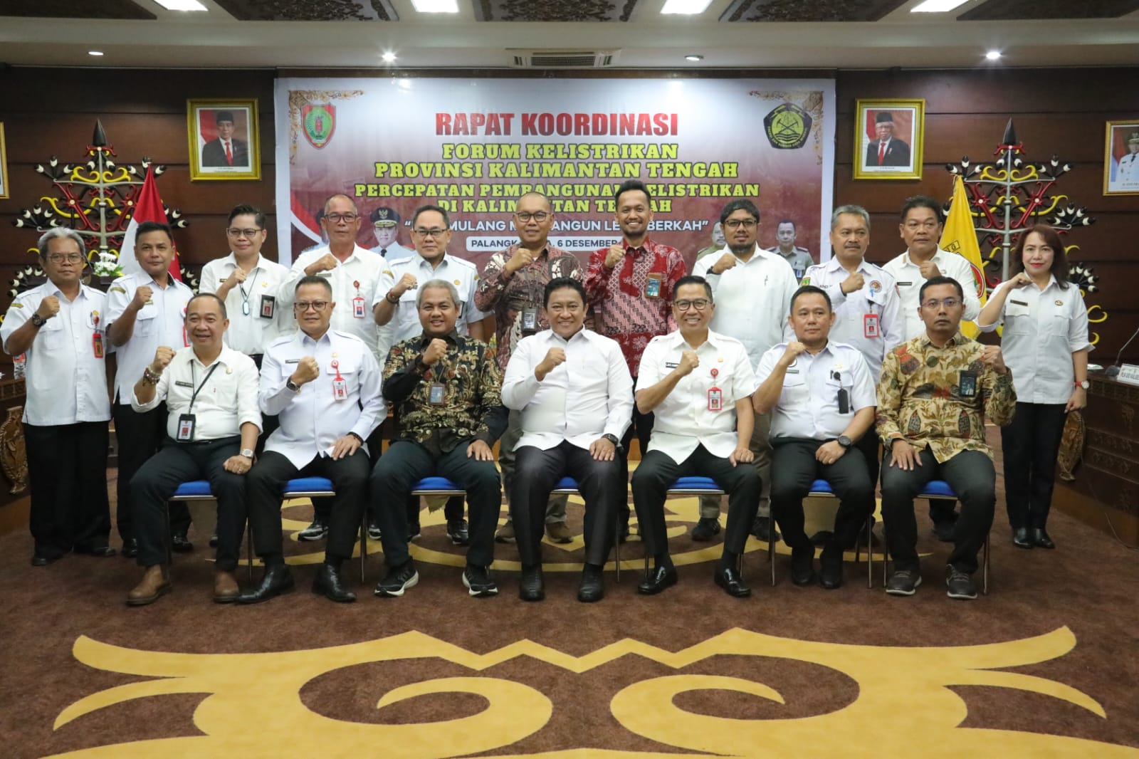 SINKRONISASI : Kepala Dinas Energi dan Sumber Daya Mineral (ESDM) Provinsi Kalteng, Vent Christway menyampaikan rapat koordinasi forum kelistrikan ajang sinkronisasi program terkait listrik, Rabu (6/12/2023). (foto:mmc)