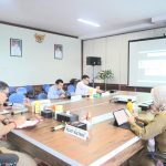 RAKOR :Pemerintah Provinsi Kalimantan Tengah mengikuti Rapat Koordinasi (Rakor) Inflasi bersama Kementerian Dalam Negeri (Kemendagri) secara virtual dari Ruang Rapat Bajakah, LT. II Kantor Gubernur Kalteng, Senin (11/12/2023). (foto:mmc)