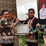 PELATIHAN : Wakil Gubernur (Wagub) Kalteng, Edy Pratowo tutup Pelatihan Kepemimpinan Nasional (PKN) Tingkat II Angkatan XXXIV Pemprov. Kalteng Tahun 2023, di M Bahalap Hotel Palangka Raya, Sabtu (16/12/2023). (foto:mmc)