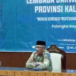 HADIRI : Kepala Badan Kesbangpol Kalteng, Katma F. Dirun menghadiri sekaligus menyampaikan materi pada kegiatan Rapat Koordinasi Wilayah DPW LDII Prov Kalteng Tahun 2023 yang diselenggarakan oleh Dewan Pengurus Wilayah Lembaga Dakwah Islam Indonesia Prov. Kalteng, bertempat di Aula Eka Hapakat Kantor Gubernur Kalimantan Tengah, Sabtu (25/11/2023). (FOTO:MMC)