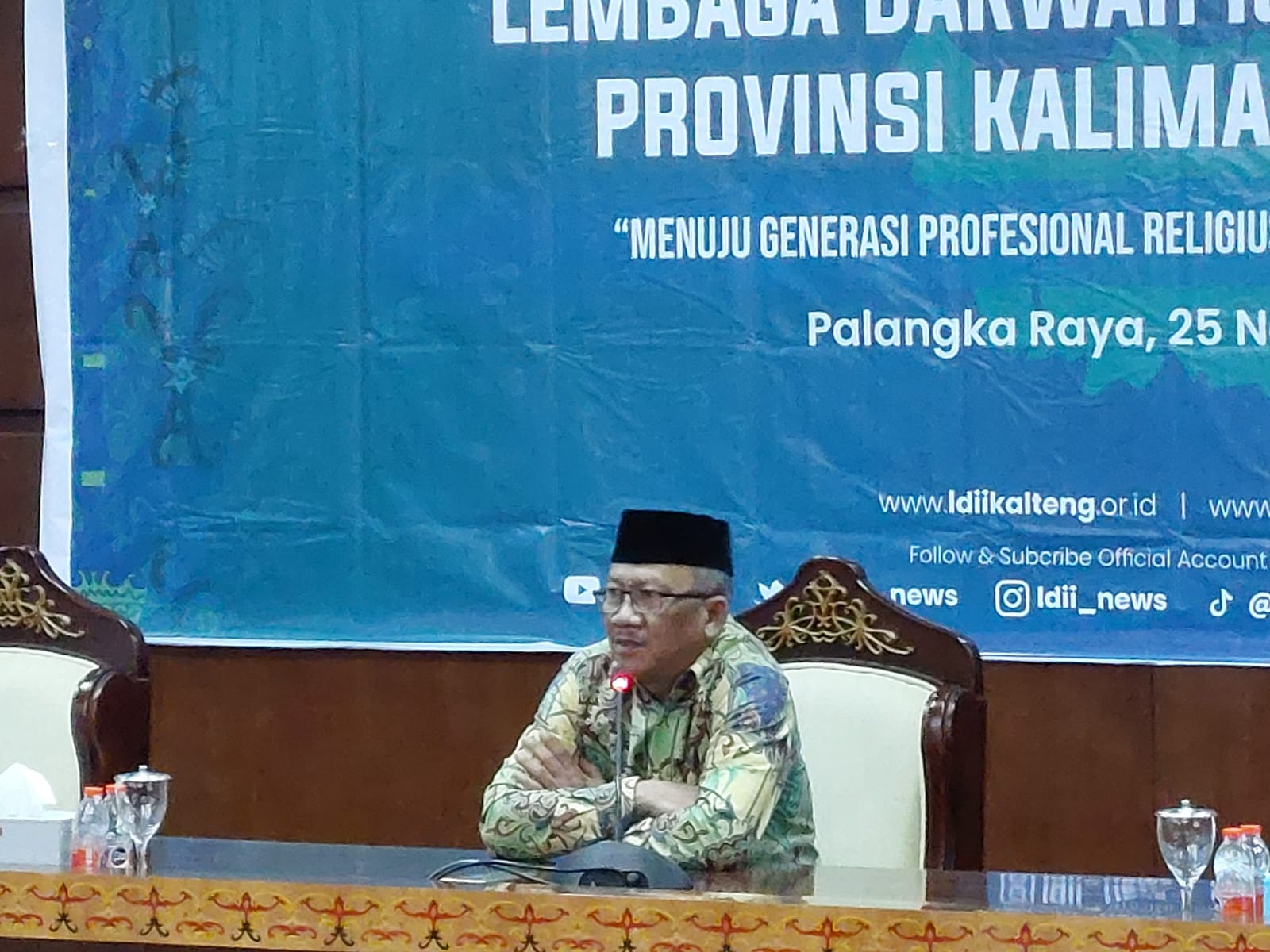 HADIRI : Kepala Badan Kesbangpol Kalteng, Katma F. Dirun menghadiri sekaligus menyampaikan materi pada kegiatan Rapat Koordinasi Wilayah DPW LDII Prov Kalteng Tahun 2023 yang diselenggarakan oleh Dewan Pengurus Wilayah Lembaga Dakwah Islam Indonesia Prov. Kalteng, bertempat di Aula Eka Hapakat Kantor Gubernur Kalimantan Tengah, Sabtu (25/11/2023). (FOTO:MMC)