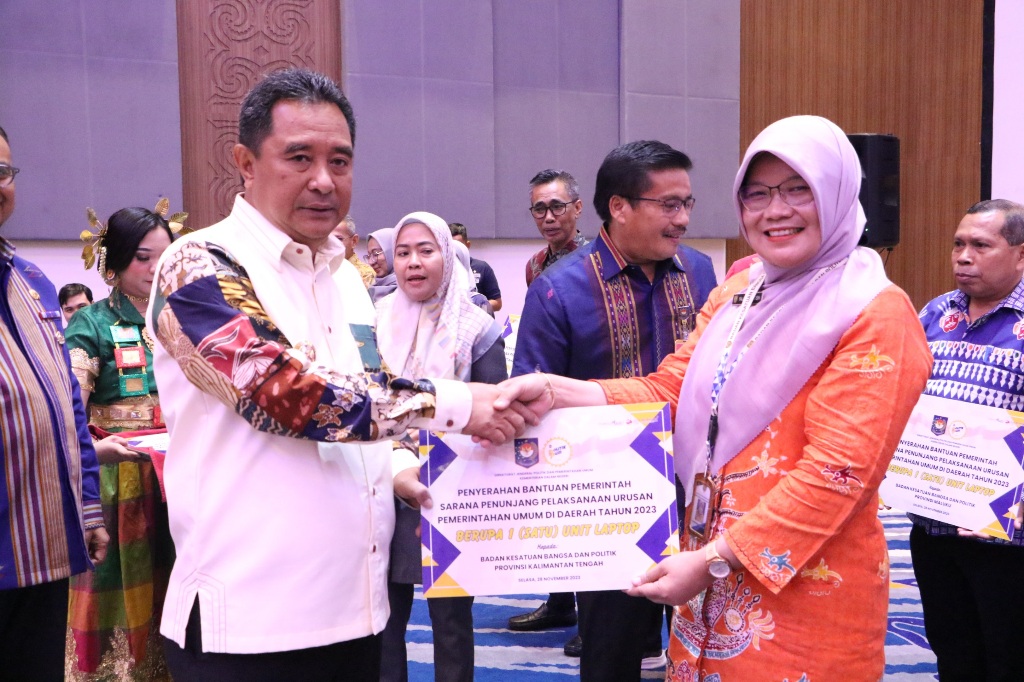 HADIRI : Sekretaris Badan Kesbangpol Kalteng, Fajar Sriingsih saat menghadiri diskusi, di Makassar, Selasa (28/11/2023). (foto:mmc)