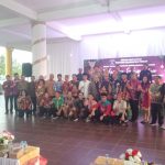 Foto bersama pada acara Hasupa Hasundau di Huma Betang Hapakat, Kota Palangka Raya (Foto : Nopri)