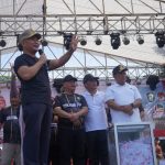 LAUNCHING : Gubernur Kalteng, Sugianto Sabran didampingi anggota DPR RI, Agustiar Sabran dan Wagub Kalteng, Edy Pratowo launching Tabungan Beasiswa Berkah (TABE), di Taman Kota Sampit, Minggu (21/1/2024). (foto:mmc)