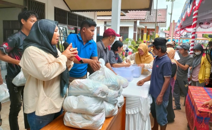 Suasana pasar penyeimbang di Kelurahan Panarung, Kecamatan Pahandut, Kota Palangka Raya (Foto : Nopri)