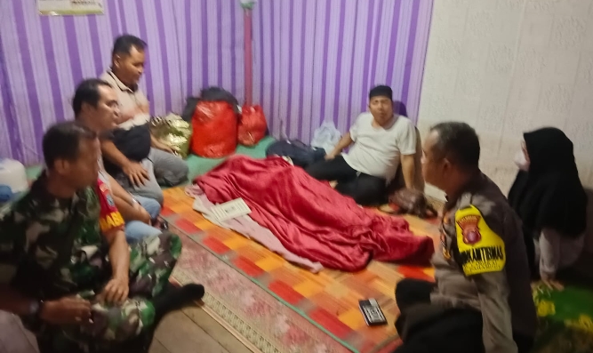 Suasana duka disalah satu rumah warga di Flamboyan Bawah, Kelurahan Langkai, Kota Palangka Raya (Foto : Nopri)