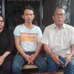 Kuasa Hukum, MH Roy Sidabutar bersama orang tua bayi, Afner Juliwarno dan Meiske Agglelina saat diwawancara awak media (Foto : Nopri)