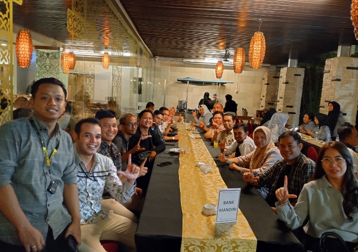 Foto bersama pada acara buka puasa bersama di Swiss Bell Hotel Palangka Raya (Foto : Nopri)