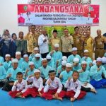 Wakil Ketua I DPRD Provinsi Kalteng, Abdul Razak foto bersama bersama anak-anak dan pengurus Panti Asuhan Budi Mulya (Foto : Ist)