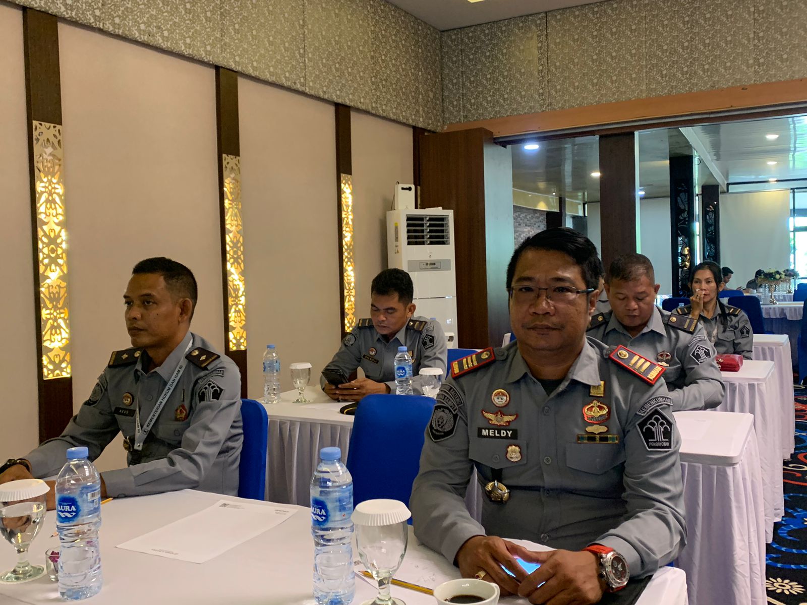 RAKERNIS : Kepala Lembaga Pemasyarakatan Kelas IIB Sampit, Meldy Putera, ikuti kegiatan Rapat Teknis (Rakernis) Pemasyaratakan Koordinasi Kesehatan dalam Pengendalian Penyakit Menular HIV-Aids bagi Tahanan, Narapidana atau Warga Binaan Pemasyarakatan (WBP) dan Anak Binaan pada Lapas, Rutan, dan LPKA wilayah Kalimantan Tengah TA 2024. (foto:meldy)