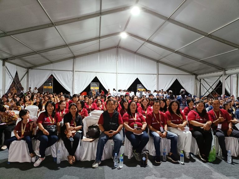 KOMPAK: Seluruh Kontingen Pesparawi kabupaten Barito Timur hadir mengikuti pembukaan Pesparawi XVII di Pulang Pisau.