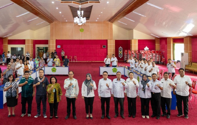 Foto bersama setelah tandatangan MoU di Aula Rahan, Gedung Rektorat Universitas Palangka Raya (Foto : Ist)