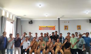 PENDATAAN: Kegiatan pendataan dan verifikasi calon peserta sertifikasi tenaga konstruksi di Dinas PUPR PKP Kapuas, Selasa (11/6/2024). (foto: Sri)