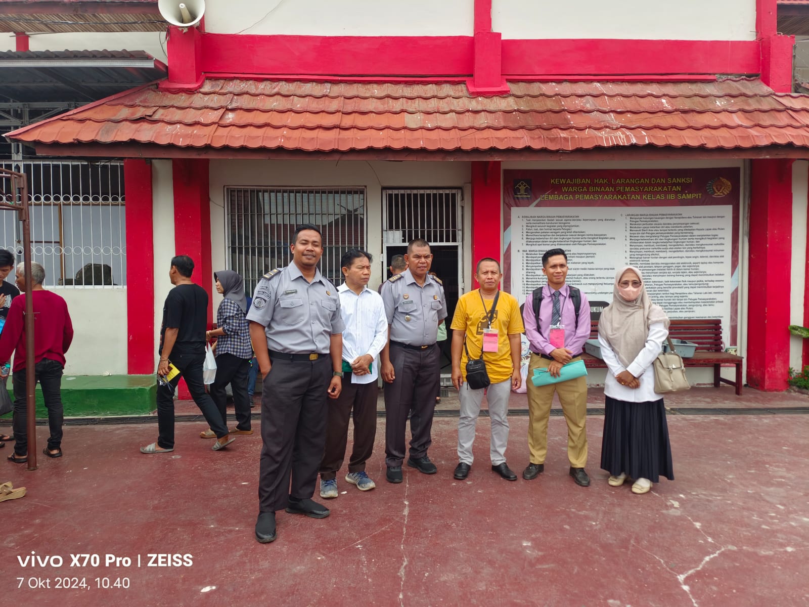 KUNJUNGAN : :Lembaga Pemasyarakatan Kelas IIB Sampit, Kanwil Kemenkumham Kalteng terima kunjungan dari Tim Panitia Pemungutan Suara (PPS) Kelurahan Sawahan Kotawaringin Timur, di Lapas Sampit, Senin (7/10/2024). (foto:meldy)