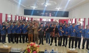 Kepala Dinas Pekerjaan Umum dan Penataan Ruang (PUPR) Kabupaten Barito Selatan, Dr. Ita Minarni, ST, MT hadiri acara kuliah umum yang diselenggarakan oleh Sekolah Pasca Sarjana Universitas Gadjah Mada (UGM) Yogyakarta, bertempat di Aula Badan Perencanaan Pembangunan Daerah (Bappeda) Kabupaten Barito Selatan, Rabu (17/7/2024).
