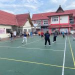 JAGA KEBUGARAN : WBP Lapas Sampit sedang bermain voli untuk menjaga kebugaran, Rabu (23/10/2024). (foto:meldy)