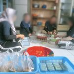 PELATIHAN : WBP wanita Lapas Sampit saat melaksanakan pelatihan tataboga untutk meningkatkan kemandirian, Sabtu (19/10/2024). (foto:meldy)