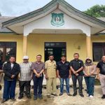 Pansus I DPRD Kabupaten Kapuas, melakukan foto bersama usai melakukan monitoring Raperda di beberapa desa daerah setempat (Foto : Ist)
