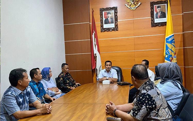 Pansus I DPRD Kabupaten Kapuas, melakukan konsultasi dan koordinasi terkait Raperda Bangunan Gedung di DPRD Provinsi Bali (Foto : Sri)