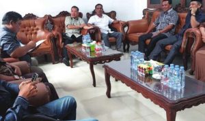 KONSULTASI : Rombongan Bapemperda DPRD Kapuas, saat konsultasi dan koordinasi ke DPRD Provinsi Kalsel. (foto:ist)