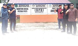 MONITORING: jajaran Komisi IV DPRD Kapuas, saat melakukan monitoring dalam daerah ke Desa Petak Puti Kecamatan Timpah. (foto:ist)