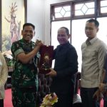 Ketua DPRD Provinsi Kalteng, Arton S Dohong saat foto bersama Danrem 102/Panju Panjung, Brigjen TNI Wimoko (Foto : Ist)