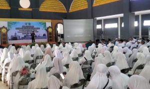 MANASIK HAJI: Ratusan CJH dari Kabupaten Kotim mengikuti Manasik Haji. (foto:ist)