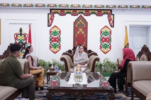 Puteri Indonesia Kalimantan Tengah Ahsan Nadia Ramadhana yang bertolak ke Jakarta untuk membawa dan mengharumkan nama Kalimantan Tengah ke panggung nasional pada ajang Pemilihan Puteri Indonesia Tahun 2025, Sabtu (12/4/2025).