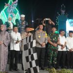 LEPAS PAWAI : Dalam rangka menyambut Hari Raya Idulfitri 1 Syawal 1446 Hijriah, Pemerintah Provinsi Kalimantan Tengah menyelenggarakan Gema Takbir Bersama Gubernur Kalteng yang dipusatkan di kawasan Bundaran Besar Palangka Raya, Minggu (30/3/2025). (foto:mmc)