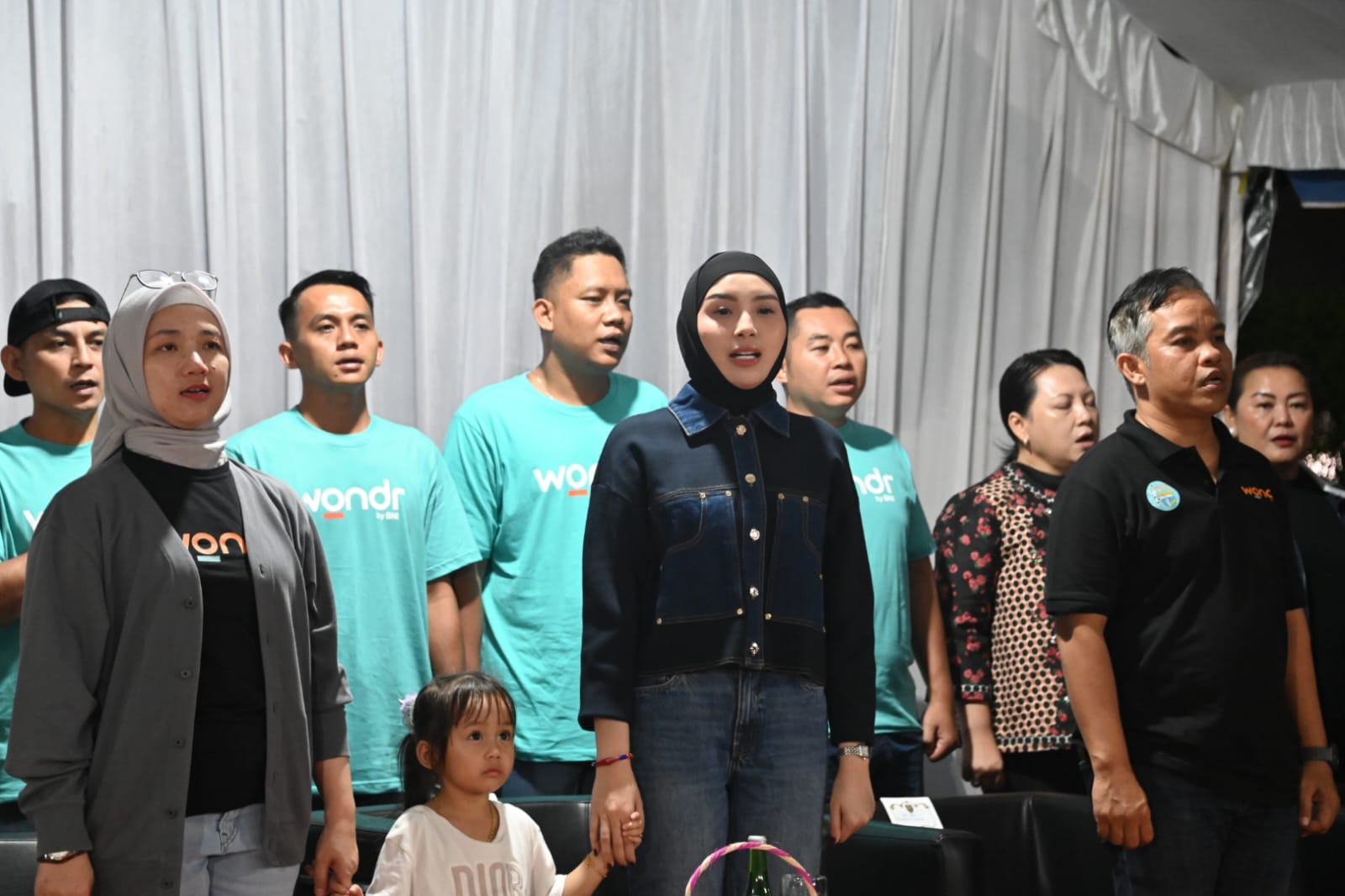 KEGIATAN : Ketua Tim Penggerak (TP) Pemberdayaan dan Kesejahteraan Keluarga (PKK) Provinsi Kalimantan Tengah (Kalteng), Aisyah Thisia Agustiar Sabran secara resmi membuka Turnamen Wondr BP BNI Cup Ke-1 Tahun 2025 yang digelar di Lapangan Voli BNI Palangka Raya, Minggu (20/4/2025). (foto:mmc)