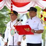 APEL : Gubernur Kalimantan Tengah, H. Agustiar Sabran dan Wagub Kalteng, Edy Pratowo pimpin apel dan beri arahan kepada pejabat Pemprov Kalteng di Halaman Kantor Gubernur Kalimantan Tengah, Rabu (14/5/2025).