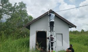 Pemasangan akses listrik di Desa Lupak Dalam