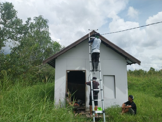 Pemasangan akses listrik di Desa Lupak Dalam