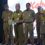 Plt. Sekretaris Daerah Provinsi Kalimantan Tengah (Kalteng), Leonard S. Ampung, menyampaikan sosialisasi mengenai visi misi Gubernur Kalteng serta program prioritas pembangunan daerah dalam rangka mendukung Asta Cita Presiden RI.