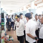 Gubernur Kalimantan Tengah, H. Agustiar Sabran melakukan kunjungan kerja ke Terminal Bus AKAP W.A Gara yang berlokasi di Jalan Mahir Mahar Lingkar Luar Km. 1, Rabu (27/5/2025). Kunjungan ini dilakukan sebagai bagian dari upaya meninjau langsung kondisi transportasi dan pengawasan angkutan barang di wilayah tersebut.