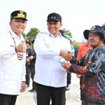Gubernur Kalimantan Tengah, H. Agustiar Sabran memimpin Apel Kesiapsiagaan Pengendalian dan Penanggulangan Kebakaran Hutan dan Lahan (Karhutla) Tingkat Provinsi Kalimantan Tengah, yang berlangsung di Halaman Kantor Gubernur Kalteng, Rabu (28/5/2025).