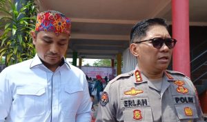 Direktur Reserse Kriminal Umum (Dirreskrimum) Polda Kalteng, Kombes Pol Nuredy Irwansyah Putra bersama Kabid Humas Polda Kalteng, Kombes Pol Erlan Munaji saat diwawancarai wartawan.