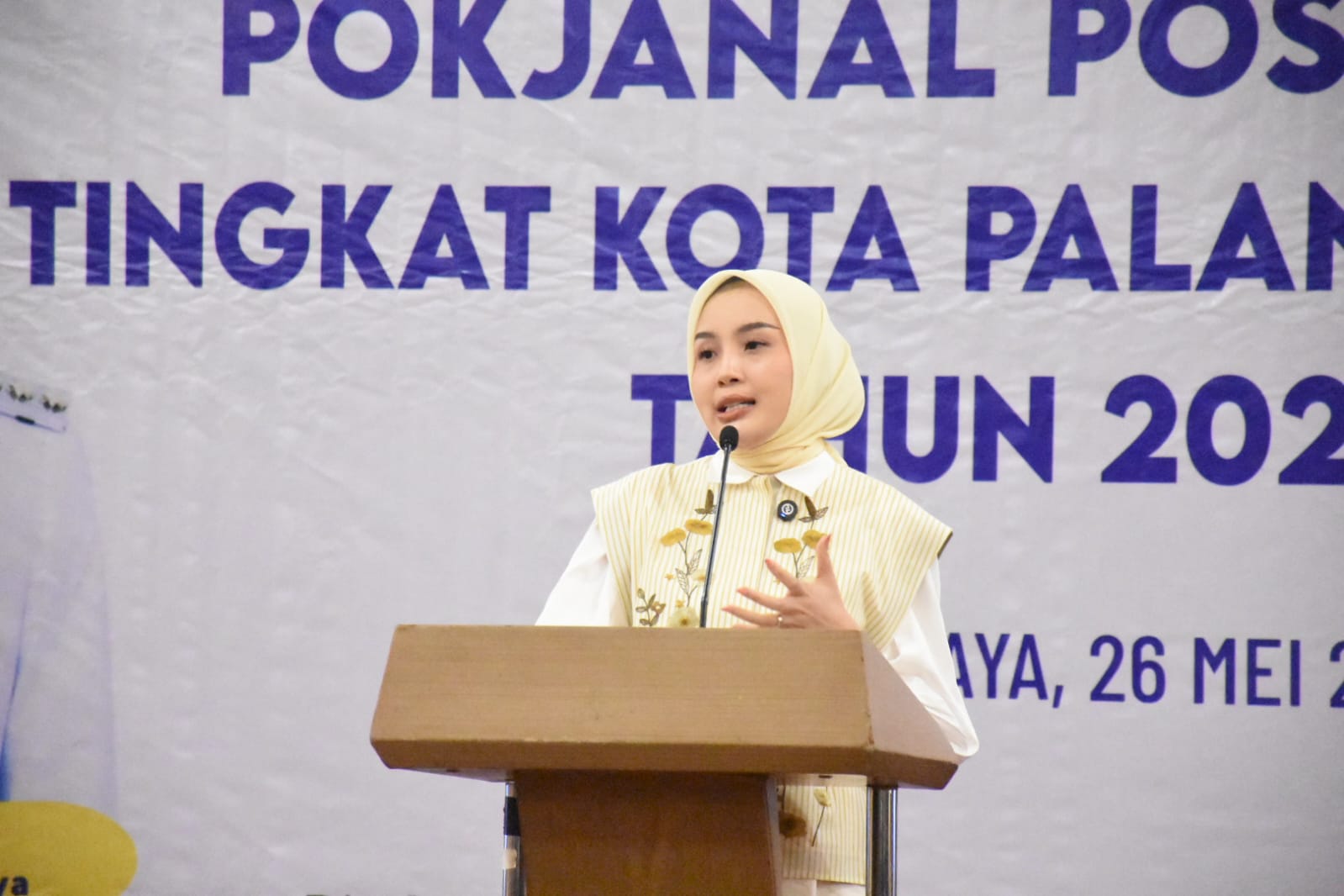 Ketua TP PKK Provinsi Kalimantan Tengah, Aisyah Thisia Agustiar Sabran membuka Kegiatan Pertemuan Advokasi Pokjanal Posyandu Kota Palangka Raya Tahun 2025 di Swiss- Belhotel Danum Palangka Raya, Senin ( 26/05/2025).
