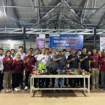 RAZIA : Kepala Kanwil Ditjenpas Kalimantan Tengah, I Putu Murdiana bersama Kepala Bagian Tata Usaha dan Umum, Yudo Adi Yuwono, saat menunjukan barang bukti hasil razia 18 blok hunian WBP, di Rutan Palangka Raya, Rabu (7/5/2025). (foto:ist)