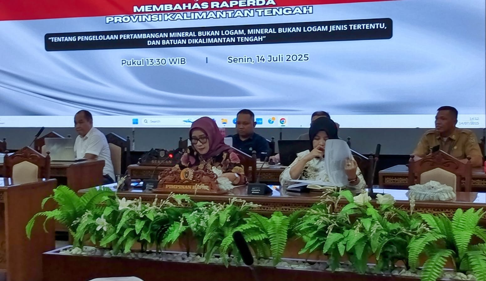 Rapat lanjutan bahas Raperda Pengelolaan Pertambangan di Gedung DPRD Provinsi Kalteng (Foto : Wiyandri)